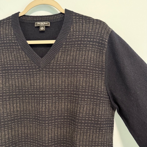 Saks Fifth Avenue Men’s 100% Cashmere V-Neck Pullover Sweater Size M - Picture 2 of 6